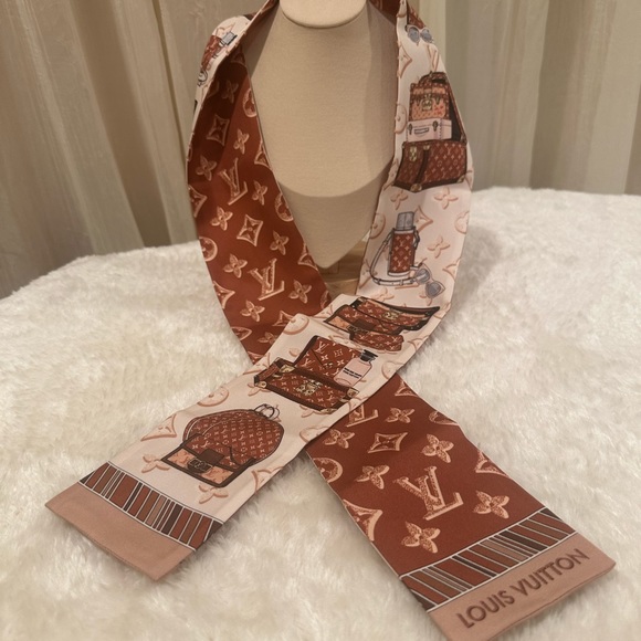 Louis Vuitton bandeau twilly✨ - Picture 1 of 8